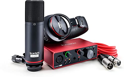 Focusrite Scarlett Solo Studio 第三代 USB 音频接口套件，适合吉他手、歌手或制作人，配有电容式麦克风和耳机，用于录音、歌曲创作、流媒体和播客