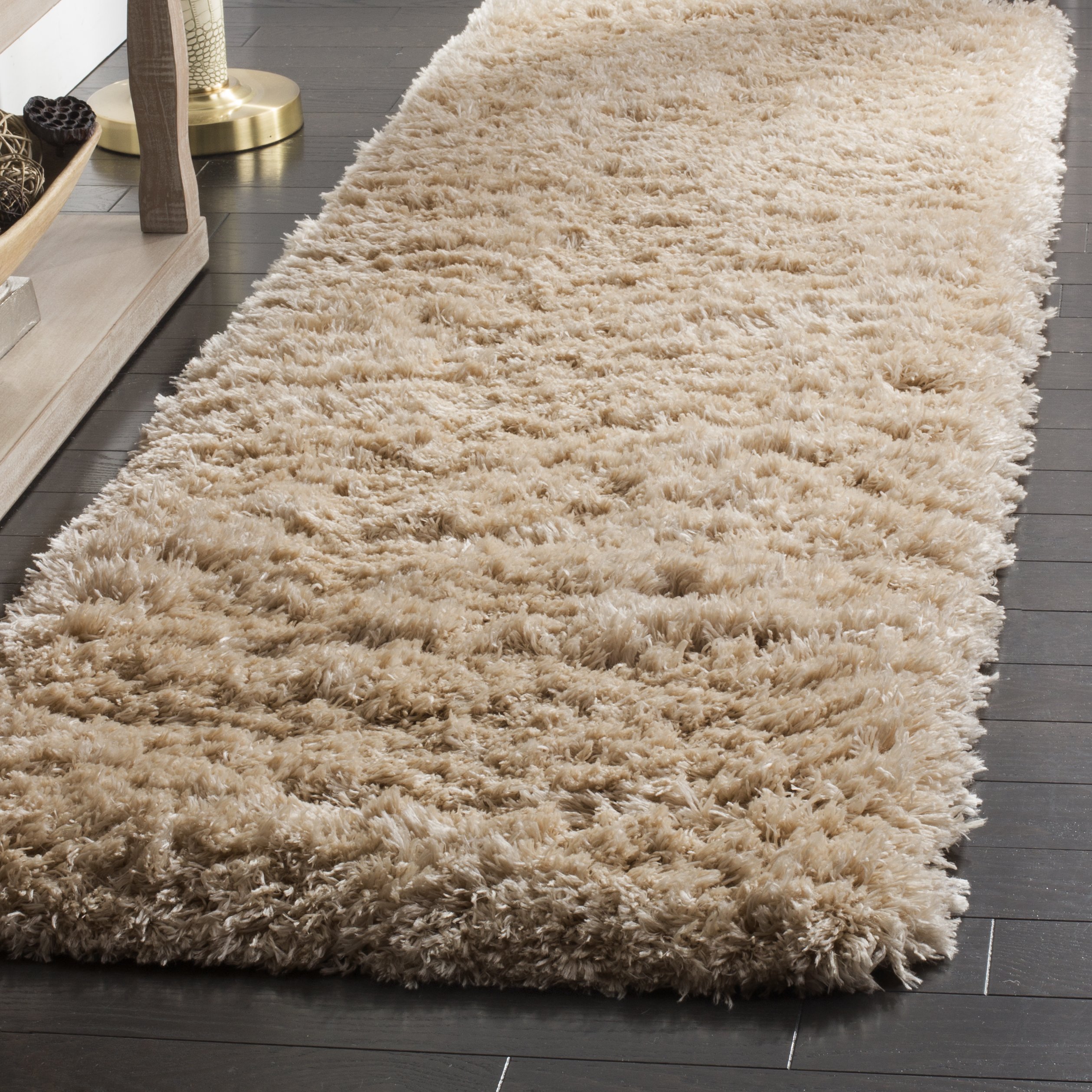  Safavieh Polar Shag 系列长条地毯 - 2 英尺 3 英尺 x 6 英尺，浅米色，纯色迷人设计，不脱落且易于护理，3 英寸厚，非常适合客厅、卧室的人流密集区域...