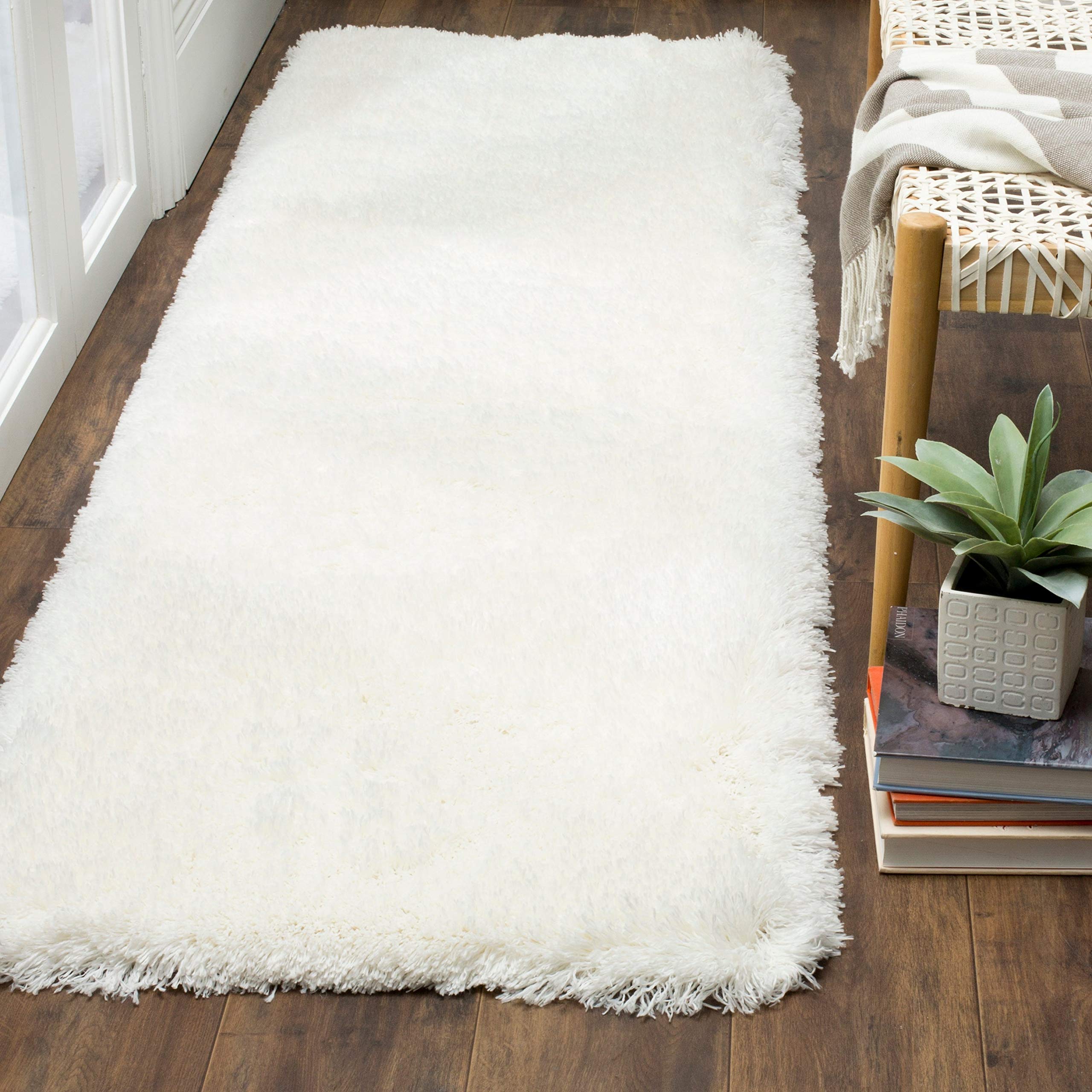  Safavieh Polar Shag 系列长条地毯 - 2 英尺 3 英尺 x 8 英尺，白色，纯色迷人设计，不脱落且易于护理，3 英寸厚，非常适合客厅、卧室的人流密集区域 (PSG800B)...