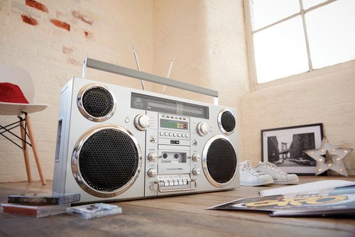 Gpo 布鲁克林 1980 年代风格便携式音箱 - CD 播放器、盒式磁带播放器、调频收音机、USB、无线蓝牙扬声器 - 银色