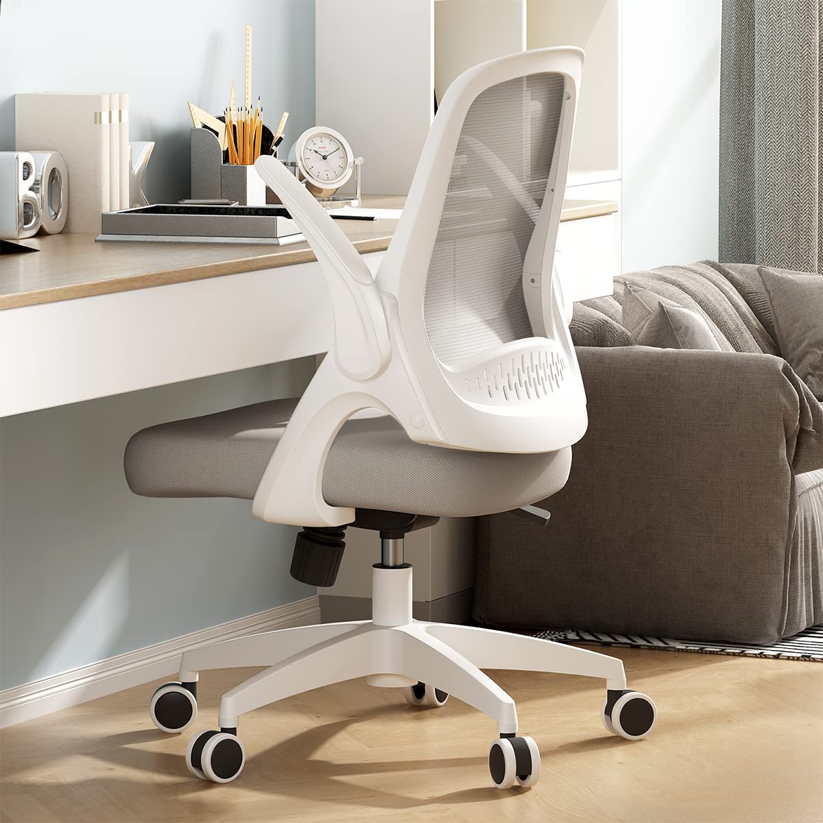 Hbada 现代办公桌舒适旋转家庭办公任务椅，带翻转臂和可调节高度